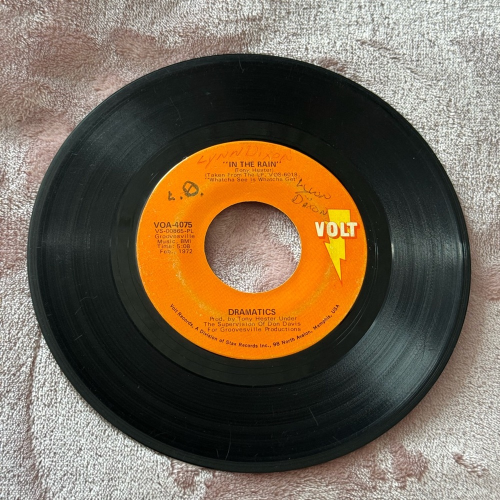 In The Rain / (Gimme Some) Good Soul Music - Dramatics 7” Vinyl Record (1972)